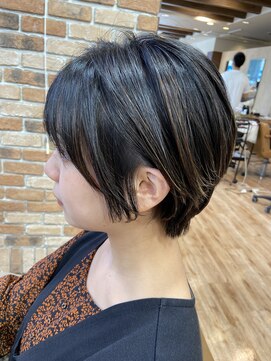 ヴィサージュクルー(VISAGE crew) 程よくハイライトの活きたショートデザイン！