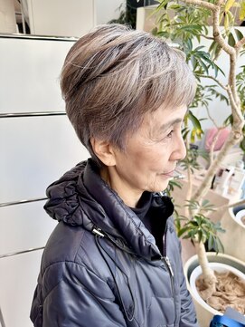 ステア ケース(stair case) 白髪ハイライトローライト　ミセスショート　70代