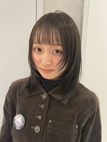 ヨーク(YOKE)&nbsp;【YOKE】オリーブグレーレイヤーカットミディアムレイヤー顔周り