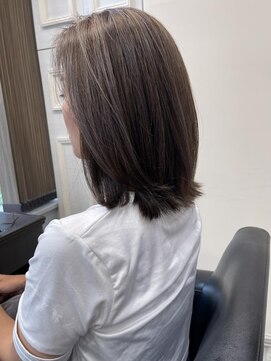 ヴィサージュクオン(VISAGE Quon) たっぷりハイライトで叶える透明感大人ミディアム