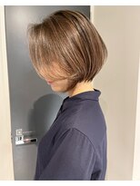 ブルックス&nbsp;白髪ぼかしハイライト　アッシュベージュ　ベージュハイライト