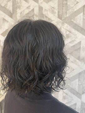 ヘアデザイン ファブロ(hair design FABRO.) ブルーブラック×スパイラルパーマ