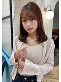 伸ばしかけの方におすすめセミロングペールベージュ