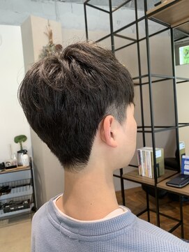 ユリイカビヨウシツ ツーブロック高め