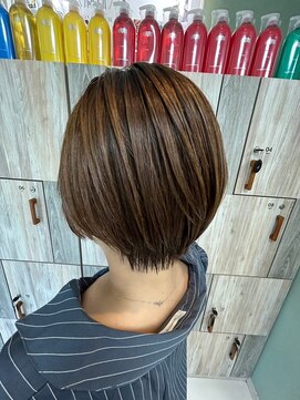 アース オーセンティック 岡山表町店(EARTH Authentic) 大人可愛い20代30代40代黒髪前下がりショートボブ 丸みショート