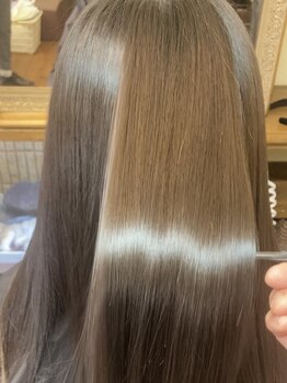 ヘアーサロン アヌヘア(hair salon Anuhea)の写真/髪質改善ストレートでくせ毛をストレートにする縮毛矯正の効果＋髪質改善効果で自然な艶髪に♪
