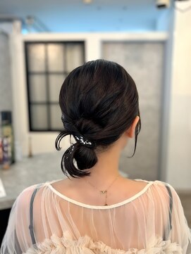 ヴィサージュバスク(VISAGE ba.s.k) ゆるっと上品♪緩めカチモリまとめヘア