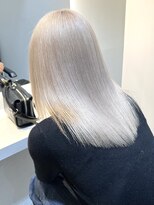 ヴィア 京都烏丸(Via)&nbsp;ホワイトブロンド/ブロンド/ブリーチ/ハイトーン/髪質改善