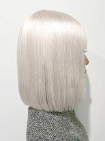 ルネラトーキョー(RUNERA TOKYO)&nbsp;ミディアムボブホワイトシルバーハイトーンブリーチ髪質改善