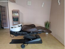 ナマエカミスパ(namae Kamispa)の雰囲気（フルフラットのシャンプー台。ゆったりとおくつろぎ下さい。）
