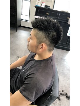 トッカ(tocca) 個性派ショート/刈り上げ幅広め/グラデーション刈り上げ/掛川