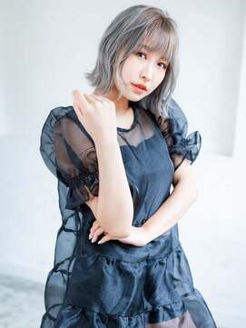 ローエン(ROWEN) 『ROWEN』プラチナグレージュ×ショートボブ×イルミナ