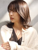 アトリエ フェム(atelier.fem)&nbsp;[ミディアム]ツヤ感グレージュブラウン×外ハネくびれミディアム