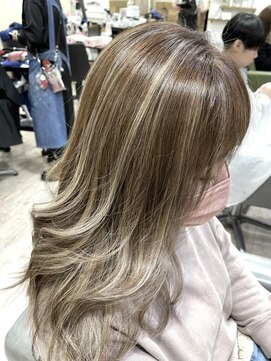 ジゼル(gisele) (稲毛)白髪ぼかしハイライト