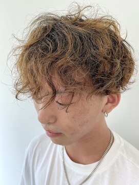 パウダーテラ(Powder tera) メンズゆるパーマ×グラデーションカラー 波巻き/マッシュ