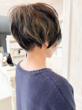 キャアリー(Caary) 福山caary小顔補正立体カット刈り上げショート20代30代40代