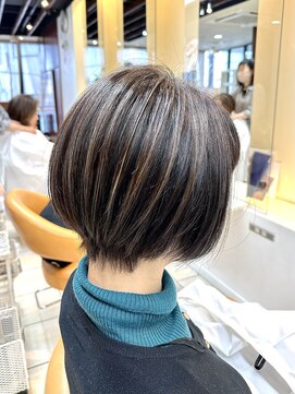 クオリス 上板橋店(QUALIS) 20代30代透明感暗髪アッシュブルーグレージュ丸みボブハイライト