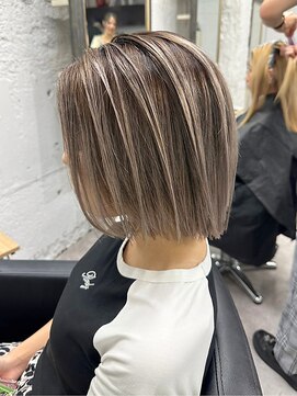 リア(riah) 似合わせハイライト/透明感/外国人風カラー/ショート