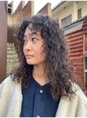 外国人のくせ毛風ロングパーマハードパーマスパイラルパーマ