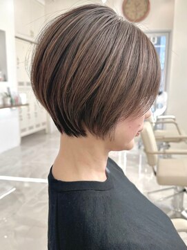 ザシー オモテサンドウ(The C) 20代30代40代ナチュラル大人可愛いレイヤースタイル