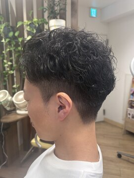 カットサロン ウシジマ(CUT SALON USHIJIMA) 【スペインカールビジネスアップバングフェードカット】