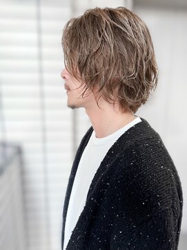 リモア(L I M O A) 前上がりレイヤー×中間パーマ