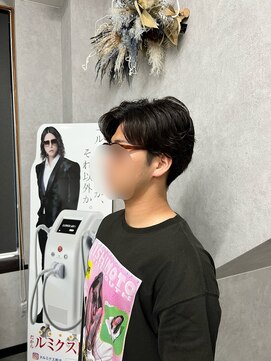 ウヌ ヘアルーム(uNu Hair Room) メンズ韓国風 7:3パート パーマ