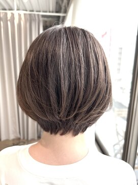 クリブ(crib) 前髪長めのグラデーションボブ