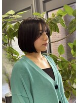 アオ(Ao)&nbsp;女性らしい重ため丸みボブ