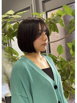 アオ(Ao) 女性らしい重ため丸みボブ