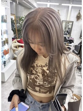 リア(riah) ダブルカラーミルクティーベージュレイヤーカット韓国ヘア