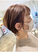 白髪ぼかしハイライト×耳かけくびれショート