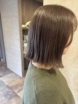 イロハ(iroh) イルミナカラー/アース/外ハネボブ/髪質改善