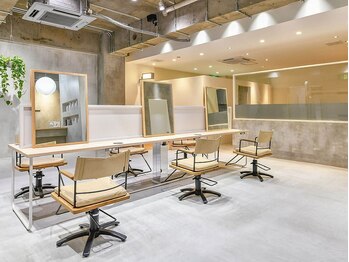 リコ(Lico)の写真/【近鉄八尾徒歩9分】落ち着いた心地よい距離感が魅力のヘアサロン《Lico》緊張せずに過ごせる雰囲気が◎