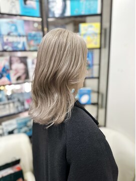 ミー 新宿(MII) ハイトーンミルクティー/ダブルカラー/髪質改善/新宿/MII/ミイ