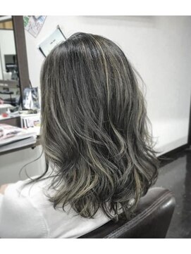 グランドヘアメイクノア(Grand Hair Make NOAH) ハイライト入りアッシュグレージュ系カラー