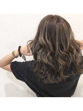 オリ(‘Oli) ベージュハイライト！