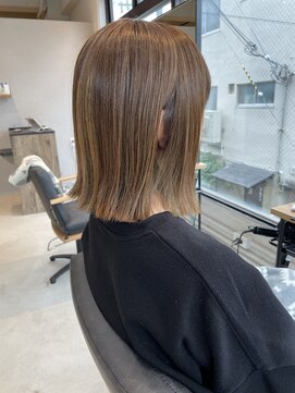 シーム(SEEM) 切りっぱなしボブ×ベージュ