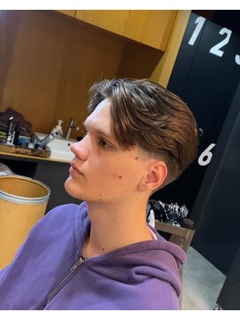 フランクスバーバー アンド ビアークラブ(FRANK'S BARBER and BEER CLUB) テーパーフェード