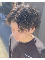 フリーク バーバーショップ 都島店(FREAK BARBER SHOP) 縦落ちツイストスパイラルパーマツーブロックセンターパート
