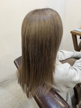 ランソ(RUNSO) シルバーベージュ×艶髪×小顔に見せるヘア