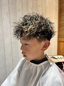シータ 坂戸北口店(THETA) キッズ×ハイライト×ツイストパーマ