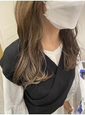 ベージュ