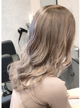 ルーツ(Roots) goro ミルクティーグレージュカラー/艶カラー/ハイトーンカラー