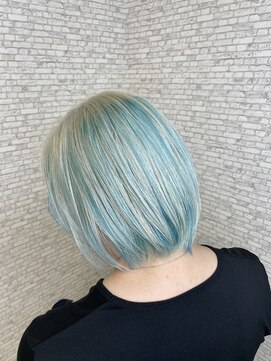 スイ(Suy') ホワイトにシアン