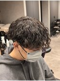 波巻きスパイラルパーマラウンドマッシュ刈り上げメンズ