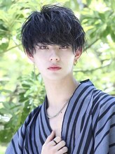 黒髪×エアリー束感で仕上げる抜け感と透明感を両立した王道マッシュ＊シンプルな大人っぽさは女性ウケ◎