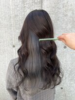 ファミリー(Family) ブルーインナーカラー透明感ゆるふわ愛されロング20代