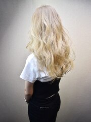 ☆ホワイトブリーチで一味違ったヘアカラーを求めている方へ☆