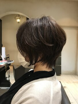 アレクサンドルオブカラーズカナザワ(ALEXANDRE OF COLORS KANAZAWA) ひし形ショートボブ